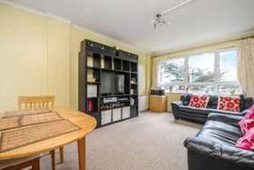 2 bedroom Flat for s...